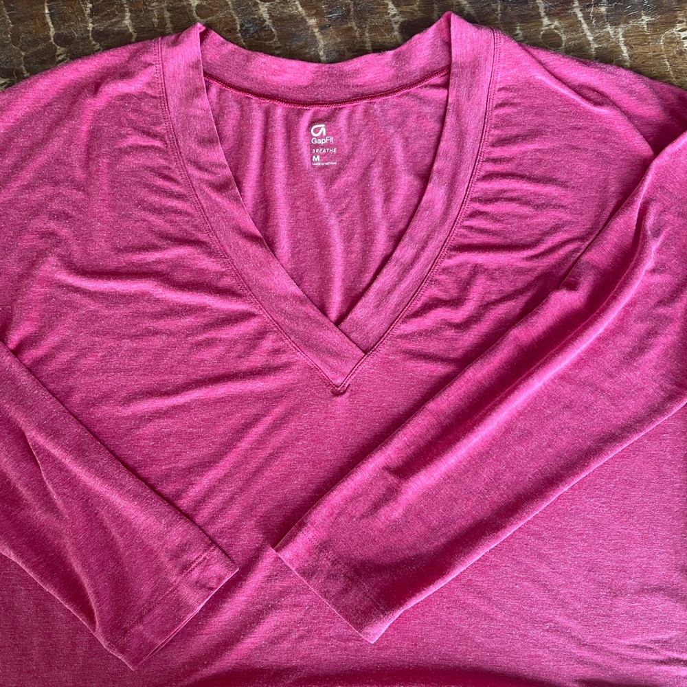 2 Gap Fit V neck crop active hike hiit barre